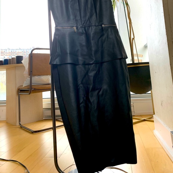 Chic black dress - Picture 2 of 2